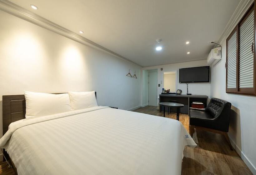 汽车旅馆  Sinchon Rich