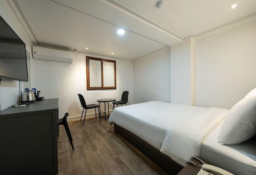 汽车旅馆  Sinchon Rich