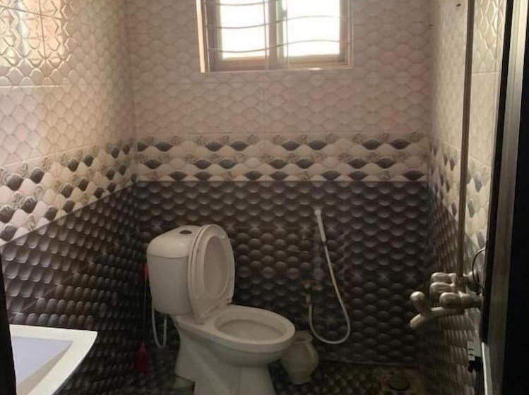 پانسیون Evergreen Guest Lodge   Egl