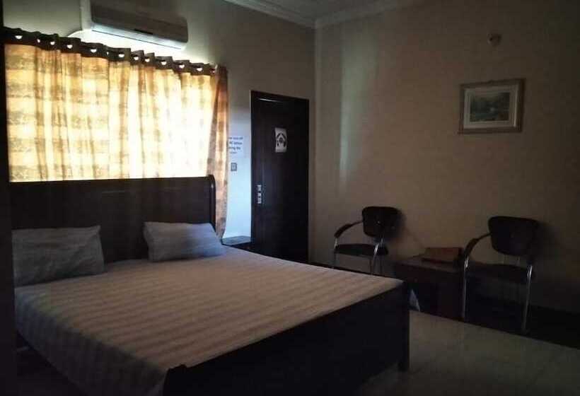 پانسیون Evergreen Guest Lodge   Egl