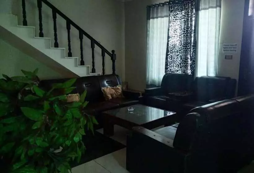 پانسیون Evergreen Guest Lodge   Egl