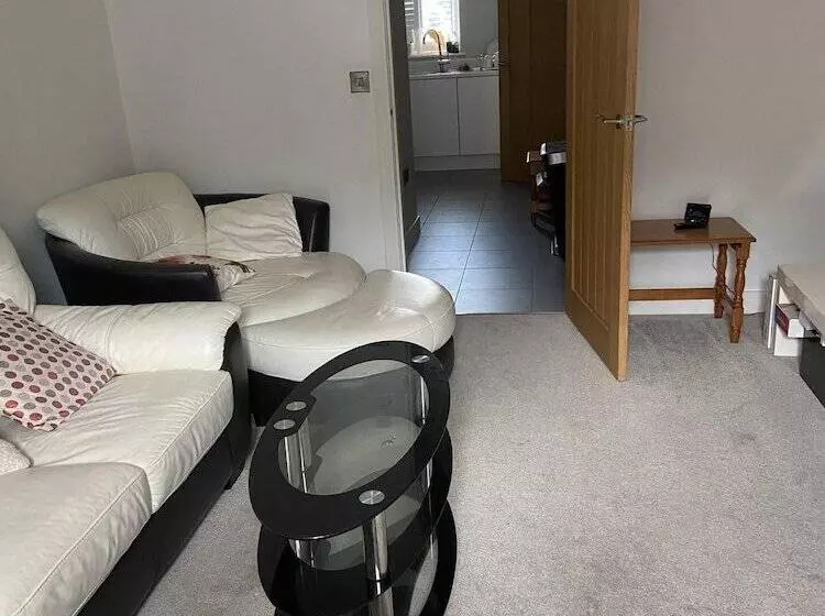 Residenssi Captivating 2 Bed House In Wolverhampton
