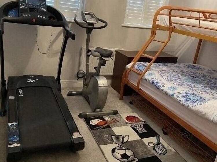 Residència Captivating 2 Bed House In Wolverhampton