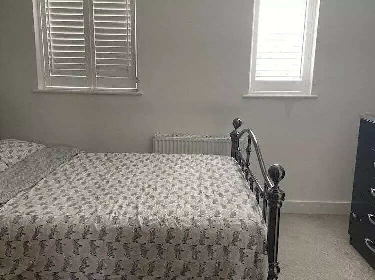 Residenssi Captivating 2 Bed House In Wolverhampton