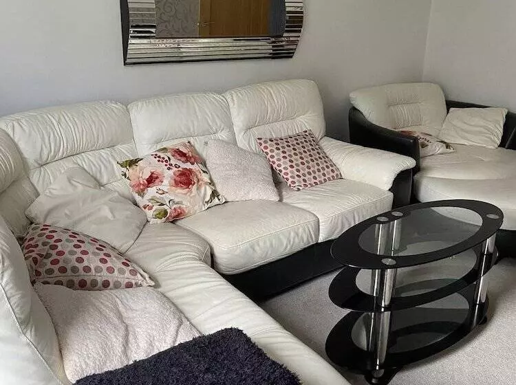 Residenssi Captivating 2 Bed House In Wolverhampton