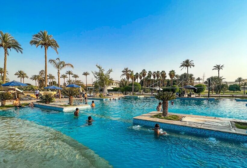 استراحتگاه Sakkara Country Club