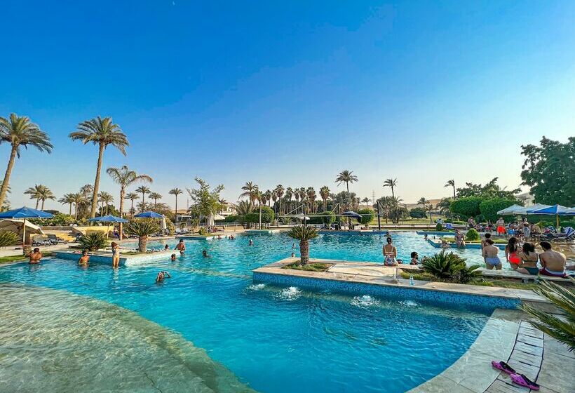 استراحتگاه Sakkara Country Club