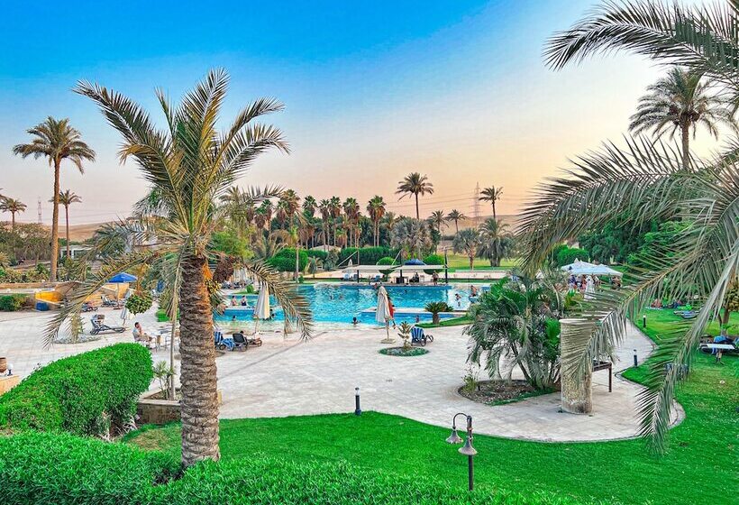 استراحتگاه Sakkara Country Club