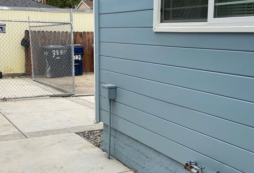 הוסטל Whole Family   Barrette