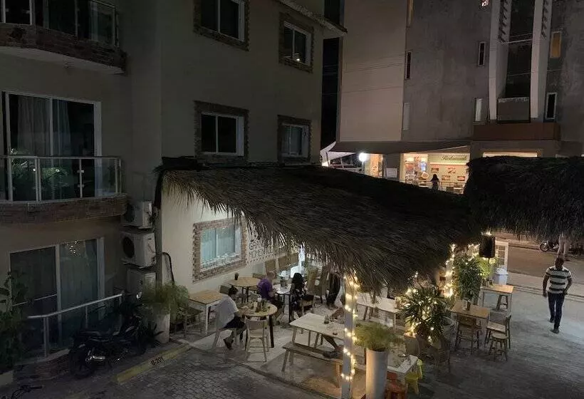 هتل Rosa Apartamento Compartido