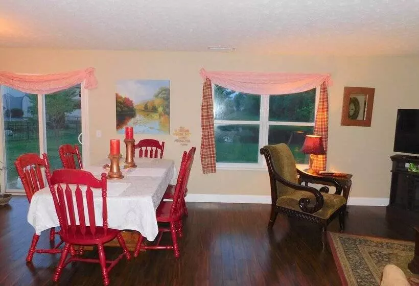 Aamiaismajoitus (B&B) Evonne S Sharing House