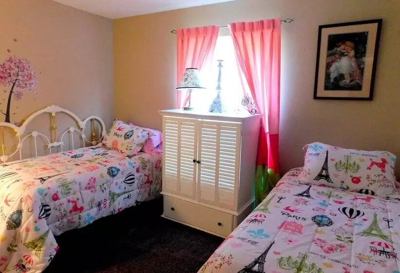 Aamiaismajoitus (B&B) Evonne S Sharing House