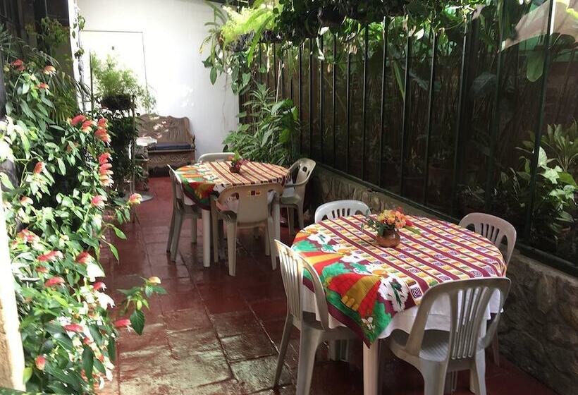 تختخواب و صبحانه Mi Casa Guatemala