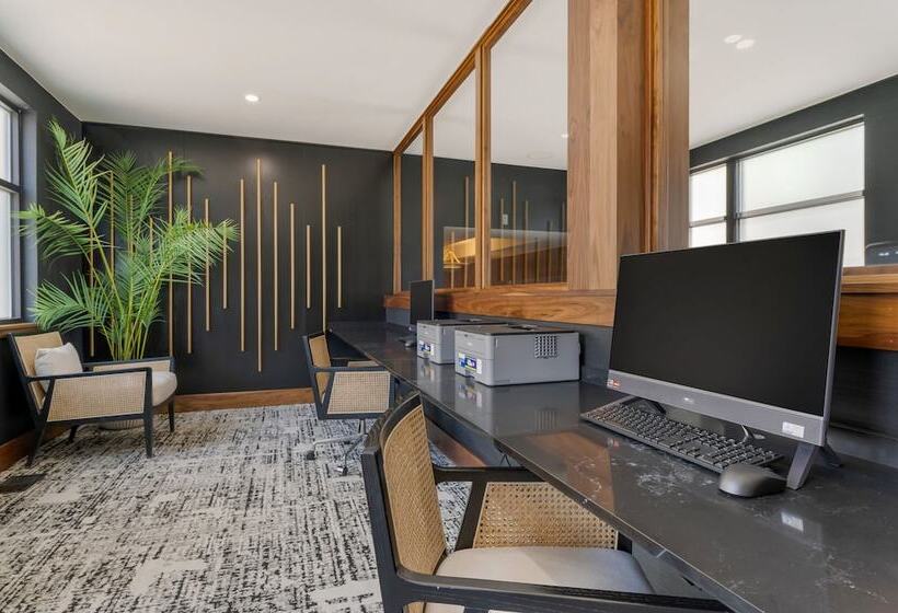 Cambria Hotel Detroit Downtown