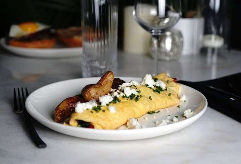 Cambria Hotel Detroit Downtown