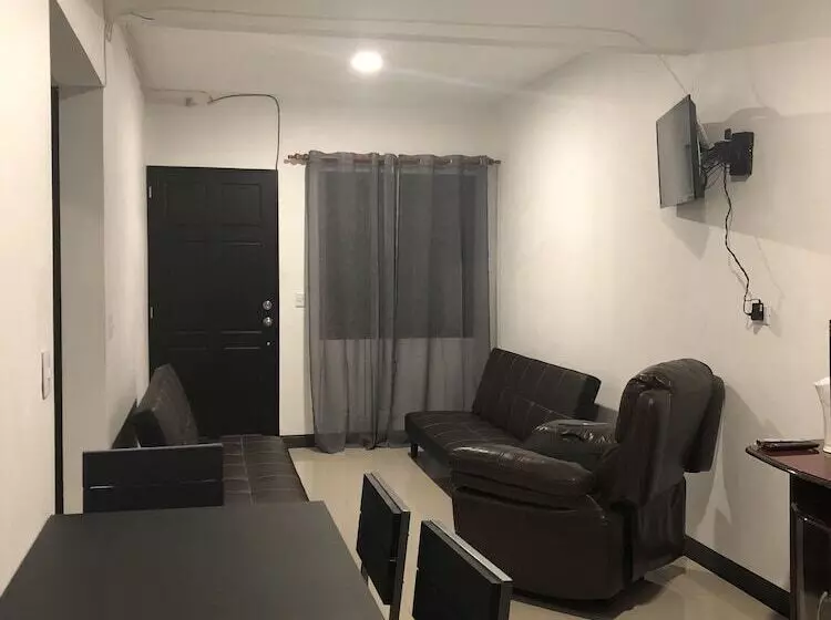 Casa Roca Hostel