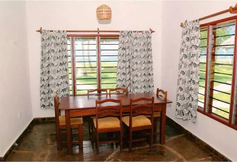 هتل Simba Oryx Beach Cottages