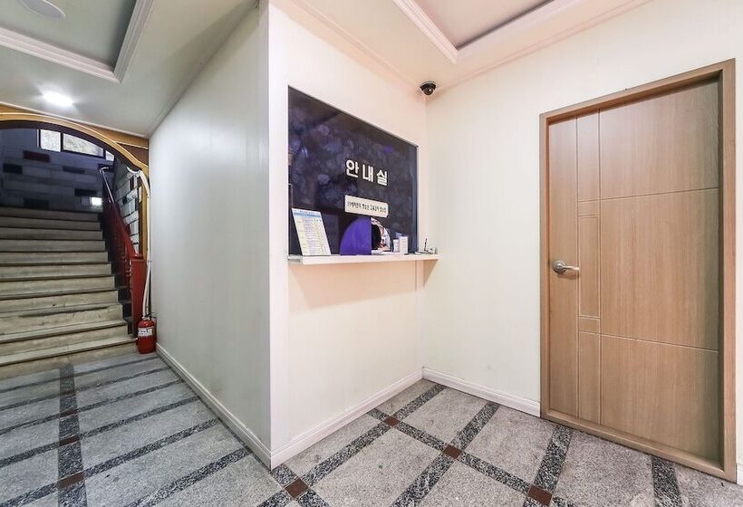 汽车旅馆  Busan Daeyeondong Hwanggeum