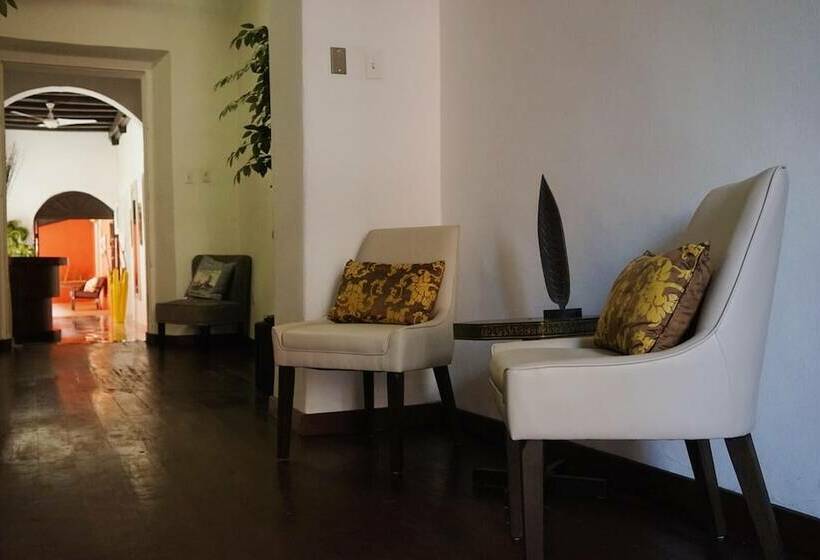 پانسیون Esthelar Lodging