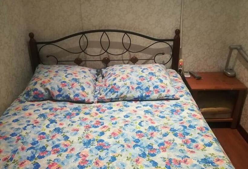 Пансион Rasputin Apartments