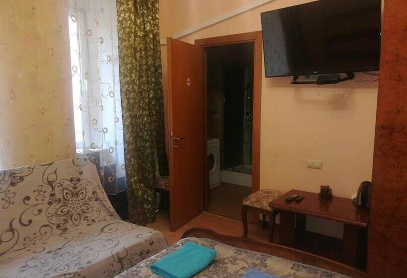 Пансион Rasputin Apartments