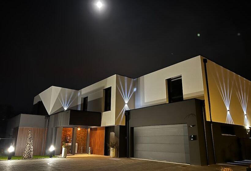 پانسیون Ya Lille Villeneuve D Ascq