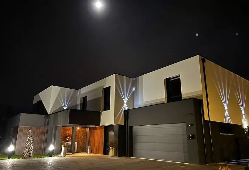 پانسیون Ya  Lille Villeneuve D Ascq