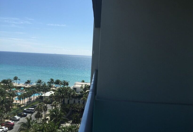 Beach Apartments Hollywood