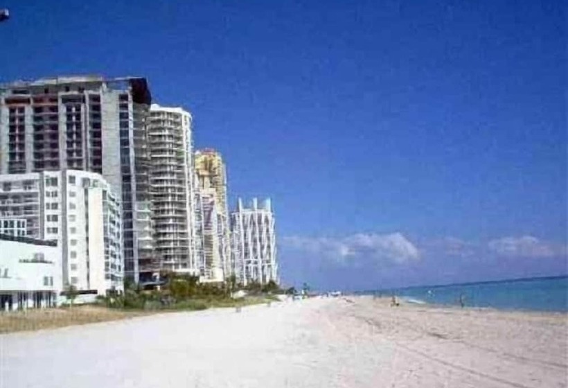 Beach Apartments Hollywood