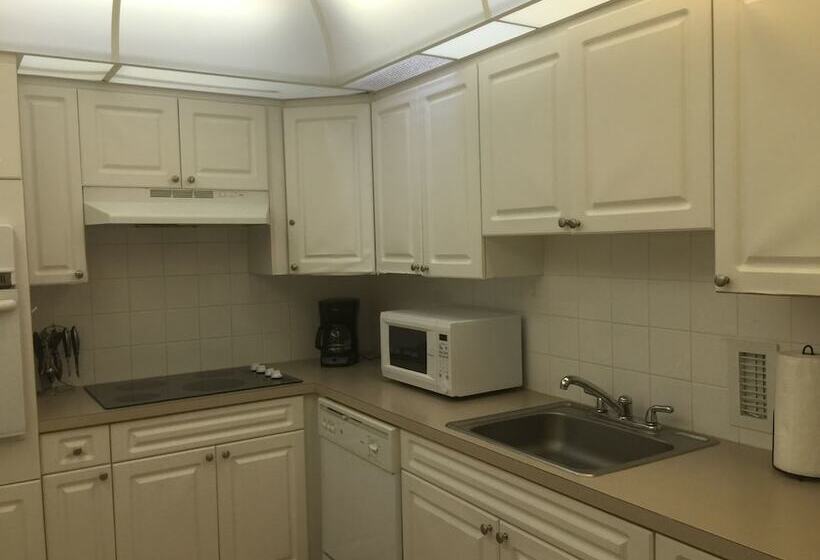 Beach Apartments Hollywood