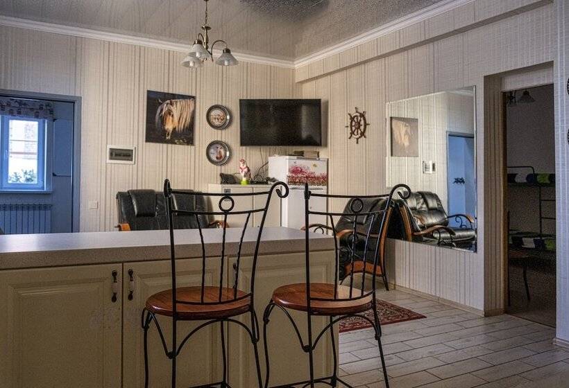 Chamberline Country Club   Hostel