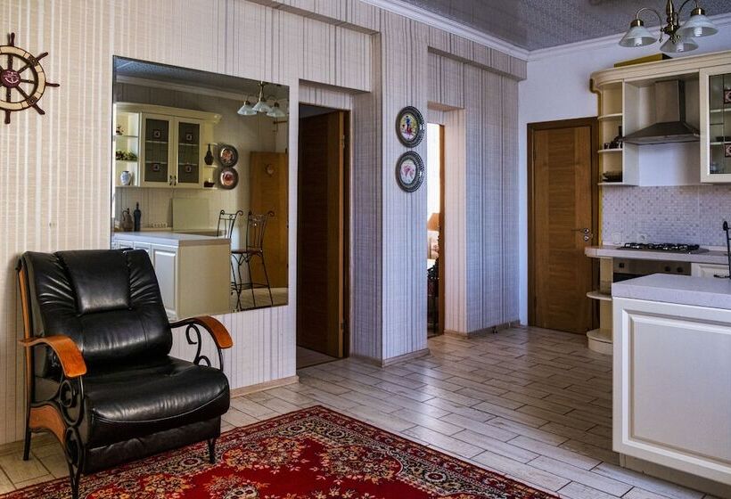 Chamberline Country Club   Hostel