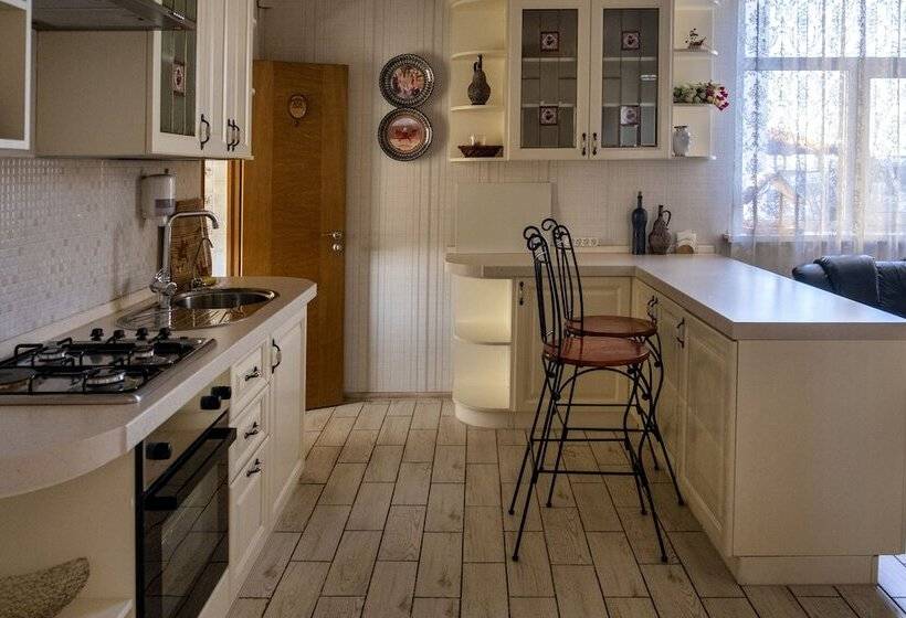 Chamberline Country Club   Hostel