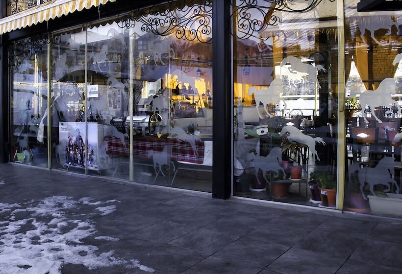 Chamberline Country Club   Hostel