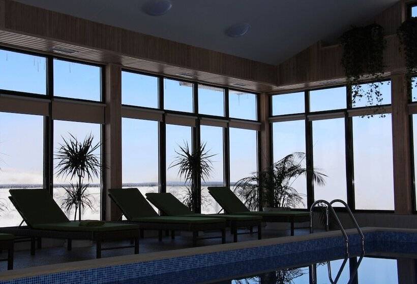 Chamberline Country Club   Hostel