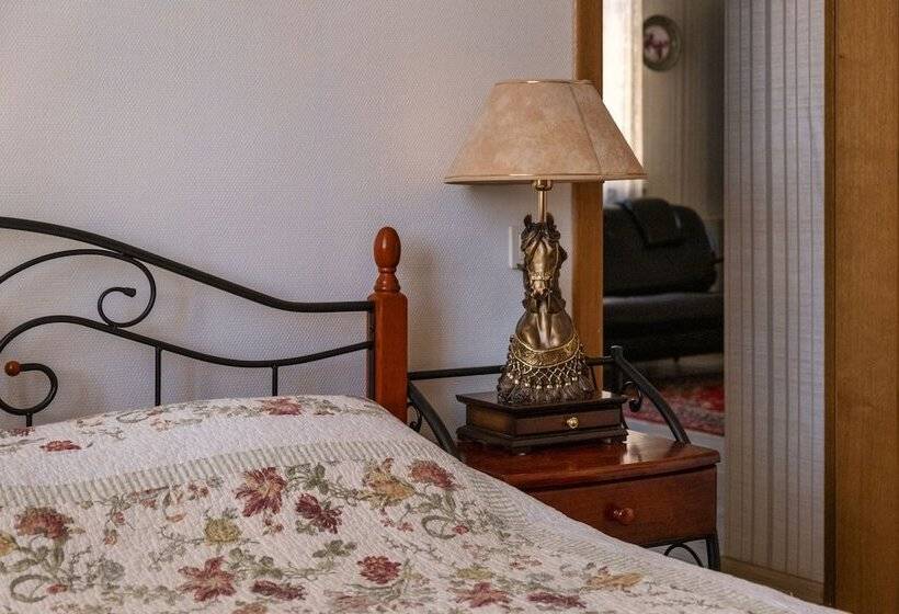 Chamberline Country Club   Hostel