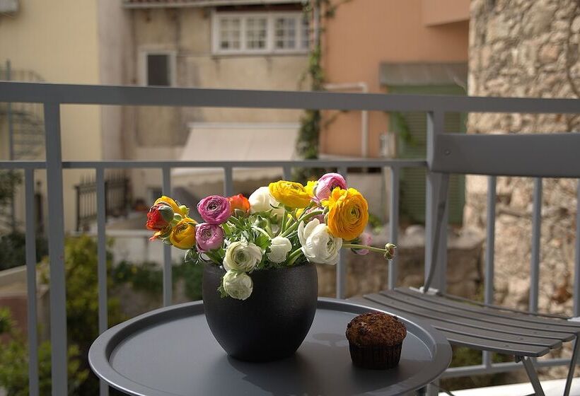 Cityzoe Athens Suites