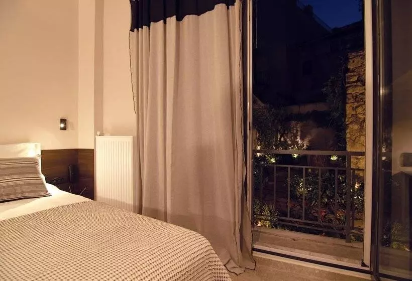 Cityzoe Athens Suites