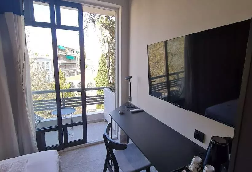 Cityzoe Athens Suites