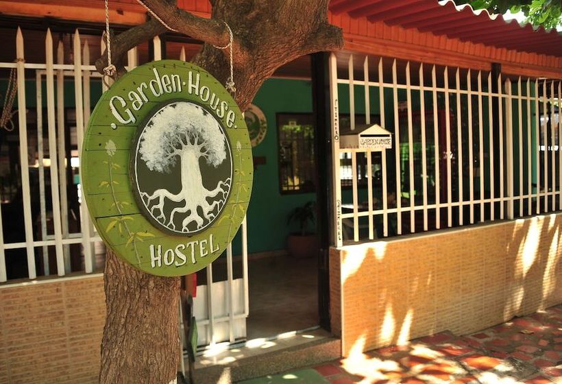 Hostal Garden House   Hostel