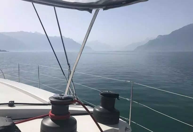 هتل Floatinn Boat Bnb