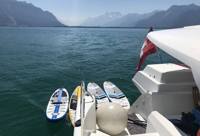 هتل Floatinn Boat Bnb