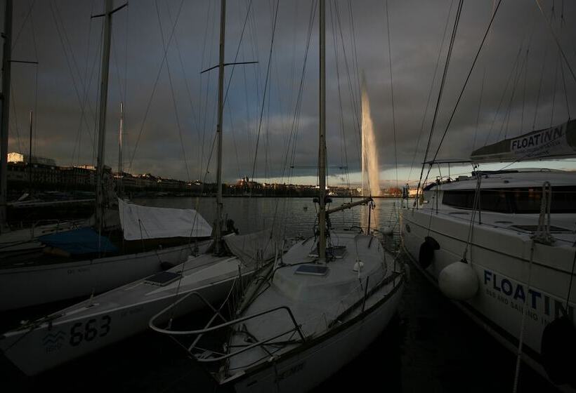 هتل Floatinn Boat Bnb