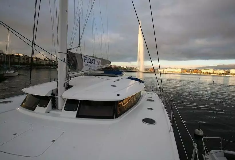 هتل Floatinn Boat Bnb