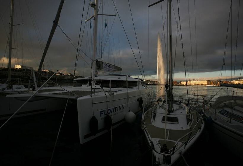 هتل Floatinn Boat Bnb