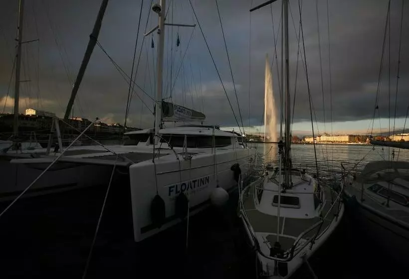 هتل Floatinn Boat Bnb