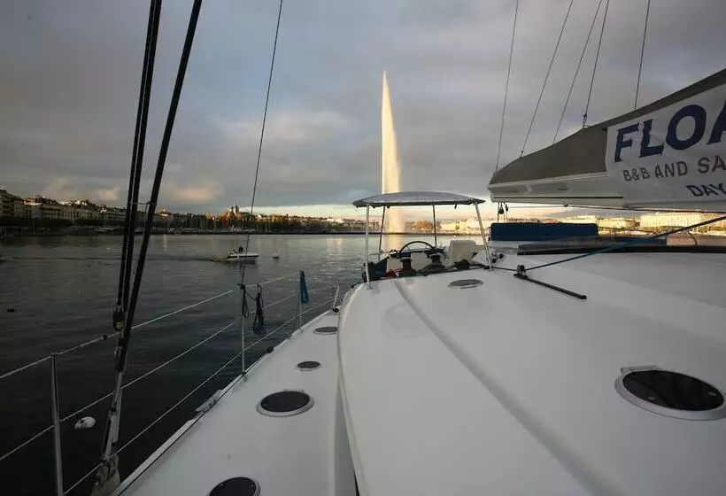 هتل Floatinn Boat Bnb