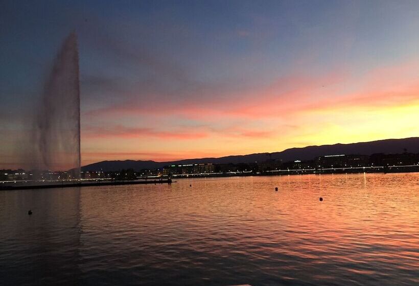 هتل Floatinn Boat Bnb