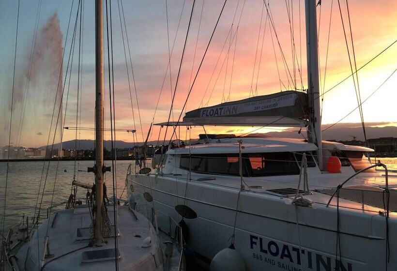 هتل Floatinn Boat Bnb