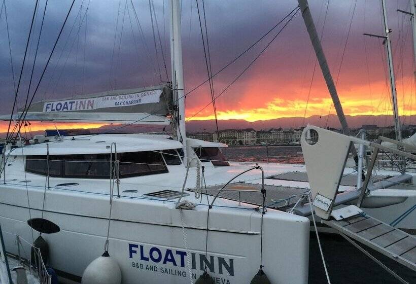 هتل Floatinn Boat Bnb